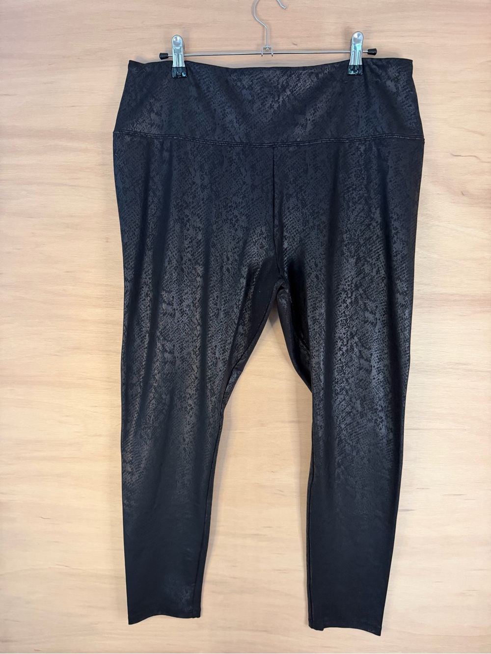 Simply Vera Vera Wang Black Textured Snake skin Print High-Waist Leggings